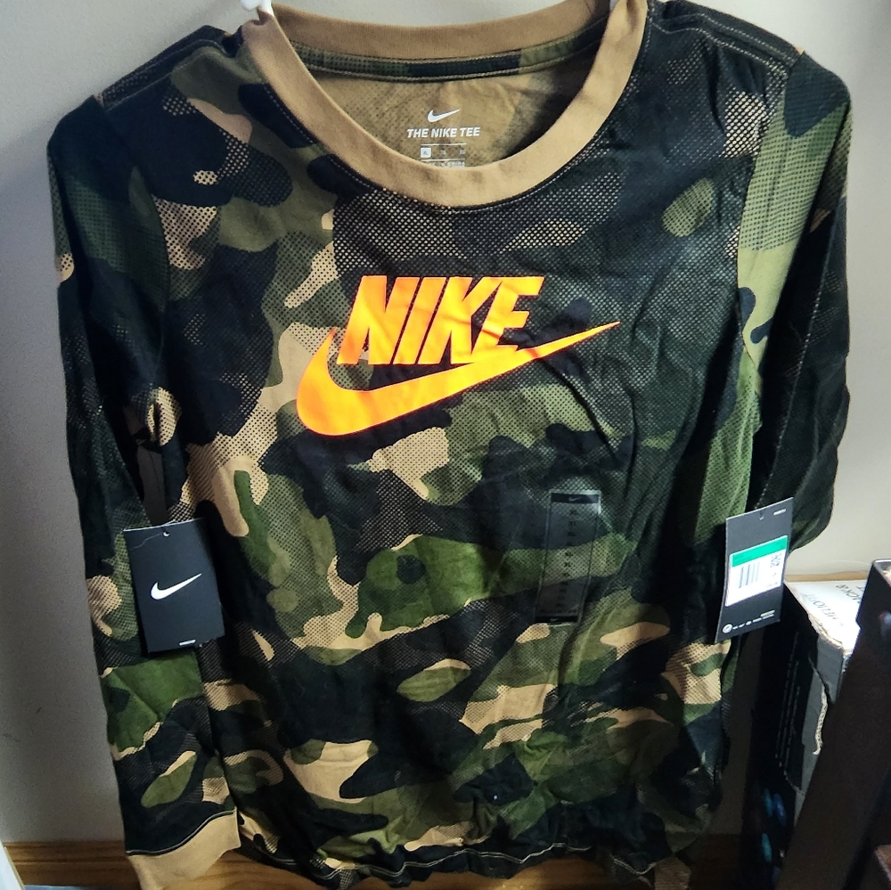 NWT YXL Nike long sleeve shirt